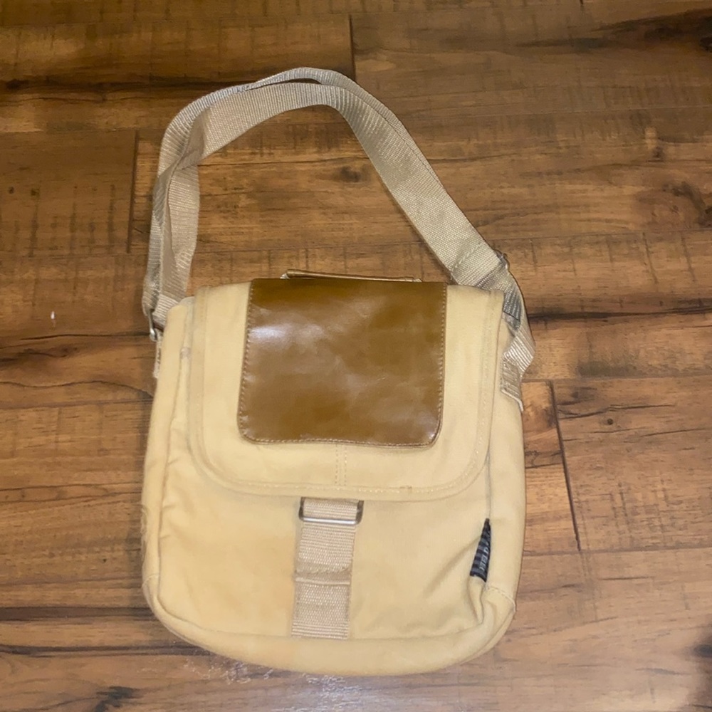 Field and Co Cross body tote